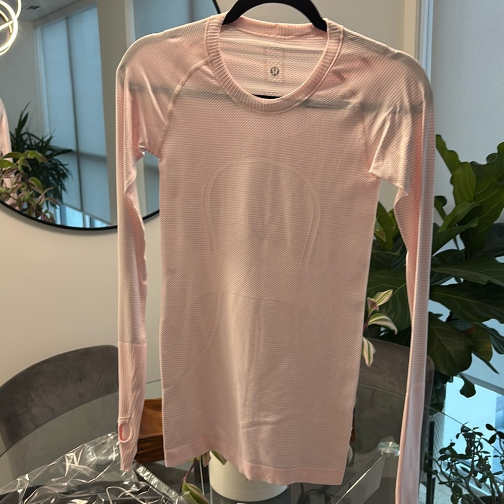 Brand new Lululemon swiftly, pale pink size 4 no tags - Picture 2 of 7